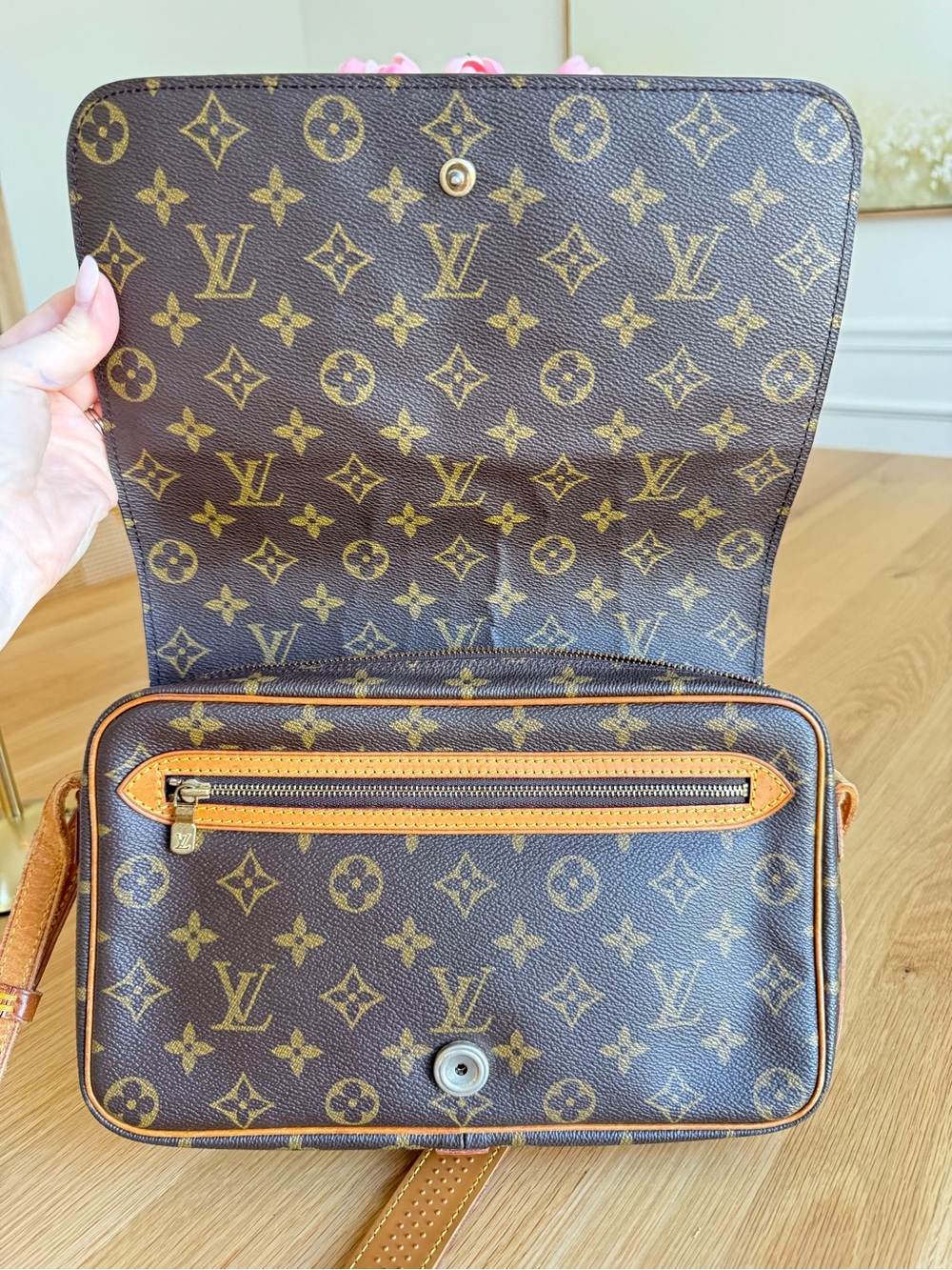 ✅AUTHENTIC✅LOUIS VUITTON SAINT GERMAIN 27 CROASBODY BAG - Picture 6 of 15